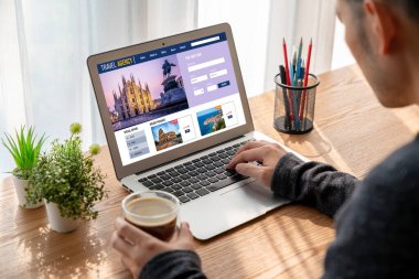 Model arama ve seyahat planlama için internet sitesi uçuş, otel ve tur rezervasyonları için anlaşma ve paket sunuyor