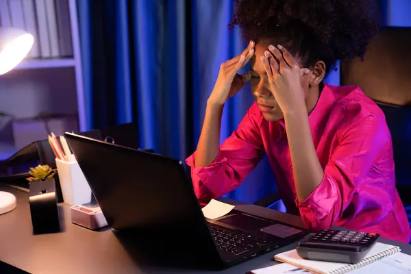African Woman Businesswoman Wearing Pink Shirt Having Headache Migraine Sitting — Stock Photo, Image