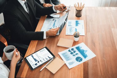 Fintech BI 'ın finansal veri analizi ya da iş zekası göstergesi bilgisayar ve tabletten pazarlamayı planlayan iş adamlarının finansal veri analizine kadar. Habiliment