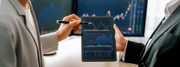 Cropped Image Professional Broker Show Tablet Displayed Growth Graph Skilled — Stock Photo, Image