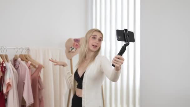 Young Social Medial Content Creator Woman Make Fashion Video Using — Stock Video