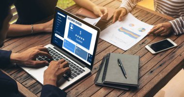 Şirket işleri için mod bilgisayar yazılımının müşteri deneyimi ve gözden geçirme analizi