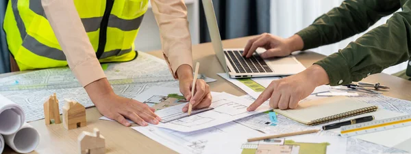 Professional Engineer Team Discussion House Design Meeting Table Architectural Equipment — Stock Photo, Image