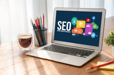 Model e-ticaret için SEO arama motoru optimizasyonu ve bilgisayar ekranında gösterilen çevrimiçi perakende işi