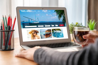 Model arama ve seyahat planlama için internet sitesi uçuş, otel ve tur rezervasyonları için anlaşma ve paket sunuyor