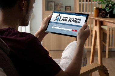 Çalışanların işe alım İnternet ağındaki iş fırsatlarını araması için mod web sitesinde online iş araması