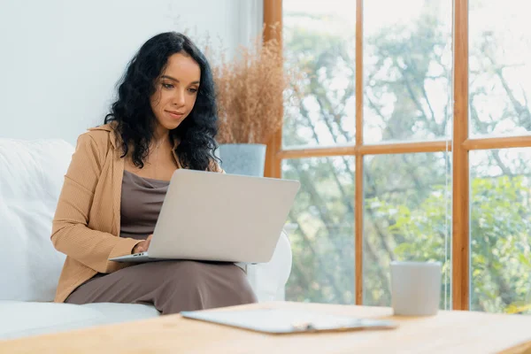African American Woman Using Laptop Computer Crucial Work Internet Secretary — Stock Photo, Image