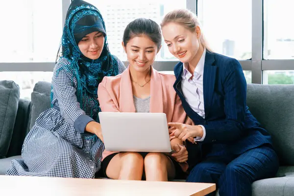 Multicultural Working Group Team Businesswomen Different Ethnicity Caucasian Asian Arabic — Stock Photo, Image