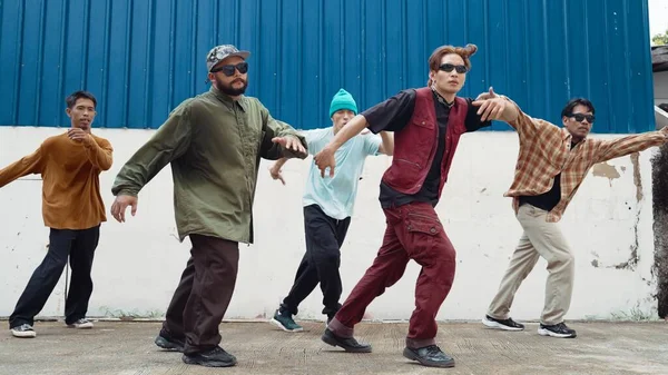 Een Groep Hiphop Choreografen Die Samen Straatdansen Aan Muur Jonge — Stockfoto