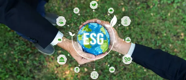 Дві Ділові Спільноти Тримають Планету Земля Разом Символізують Інвестиції Esg — стокове фото