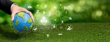 İş adamları Dünya 'yı ellerinde tutarak ESG' ye karbon emisyonunu azaltma, çevre dostu iş kurma ve net sıfır dünya üzerindeki çevre etkisini en aza indirme yönündeki kurumsal bağlılığı sembolize ediyorlar. Panorama Güvenliği