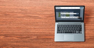 Çevrimiçi otel konaklama rezervasyon sitesi mod rezervasyon sistemi sağlar. Seyahat teknolojisi kavramı .