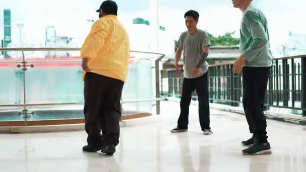 Hip Hop Teenager Group Perform Boy Dance Mall Corridor City — Stock Video