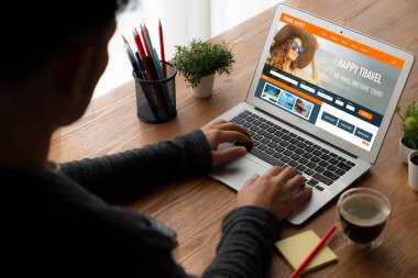Model arama ve seyahat planlama için internet sitesi uçuş, otel ve tur rezervasyonları için anlaşma ve paket sunuyor