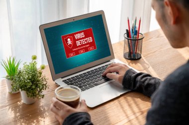 Bilgisayar ekranındaki virüs uyarısı mobil siber tehdit, hacker, bilgisayar virüsü ve kötü amaçlı yazılım tespit edildi