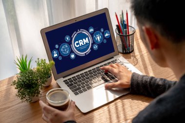 CRM işletme ve işletme için modern bilgisayarda müşteri ilişkileri yönetim sistemi
