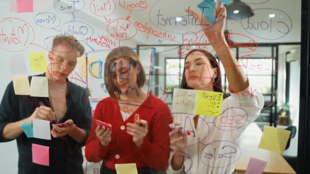 Смарт Кооперативна Бізнес Команда Працює Разом Ідея Мозкового Штурму Пишучи — стокове відео