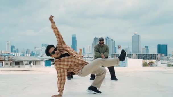 Equipo Break Dance Profesional Practica Danza Boy Mientras Que Los — Vídeos de Stock