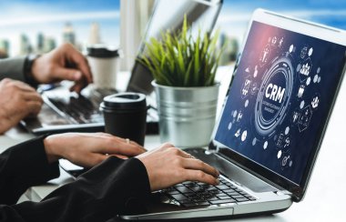 CRM işletme ve işletme için modern bilgisayarda müşteri ilişkileri yönetim sistemi