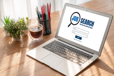 Çalışanların işe alım İnternet ağındaki iş fırsatlarını araması için mod web sitesinde online iş araması