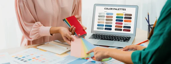 Cropped Imaged Professional Interior Designers Choose Appropriate Color Color Palette — Stock Photo, Image