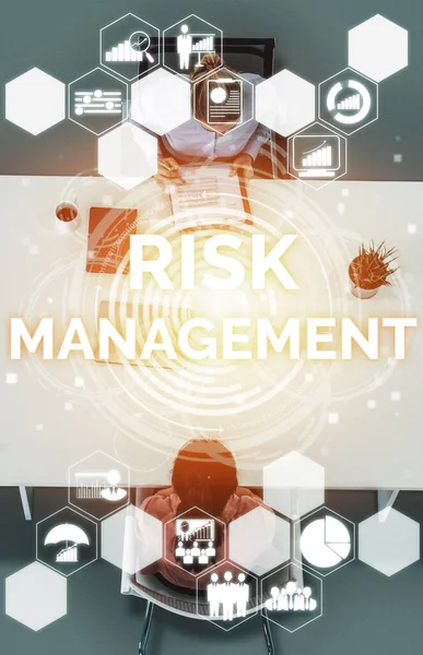 Üzleti Befektetési Koncepció Kockázatkezelése Értékelése Modern Interfész Amely Stratégia Szimbólumait — Stock Fotó