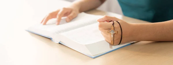 Cropped Image Female Reading Bible Book While Holding Cross Wooden — Stock Photo, Image