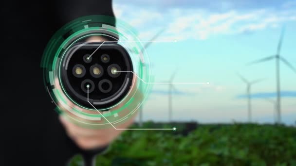 Focus Töltő Kamera Elé Mutatva Futurisztikus Intelligens Digitális Akkumulátor Állapotának — Stock videók
