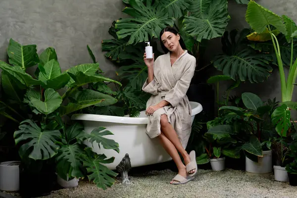 Tropical Exotic Spa Garden Bathtub Modern Hotel Resort Woman Bathrobe — стоковое фото