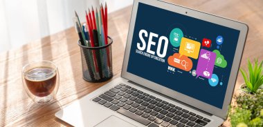 Model e-ticaret için SEO arama motoru optimizasyonu ve bilgisayar ekranında gösterilen çevrimiçi perakende işi
