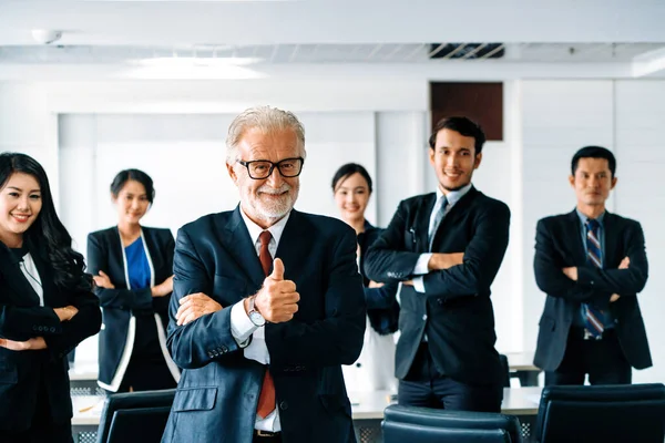 Senior Executive Ceo Manager Standing Front Team Members Business Leadership — Stock Photo, Image