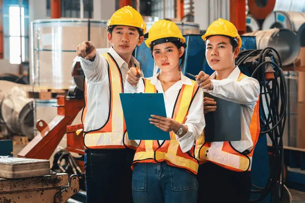 Group Engineer Factory Foreman Supervisor Oversee Training Program Conduct Safety — Stock Photo, Image