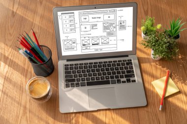 Web sitesi tasarım yazılımı çevrimiçi perakende ticaret ve e-ticaret için model şablonu sağlar
