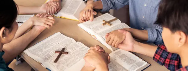 Cropped Image Diversity People Hand Praying Together Wooden Church Bible — Stock Photo, Image