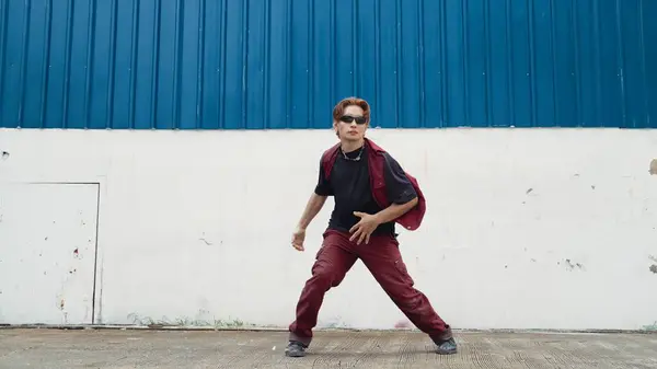 Snygg Streetdansare Som Tränar Break Dance Vit Bakgrund Sport Man — Stockfoto