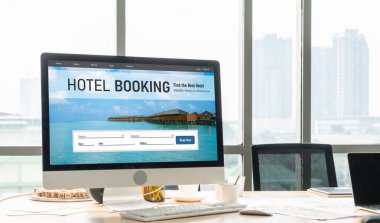 Çevrimiçi otel konaklama rezervasyon sitesi mod rezervasyon sistemi sağlar. Seyahat teknolojisi kavramı .