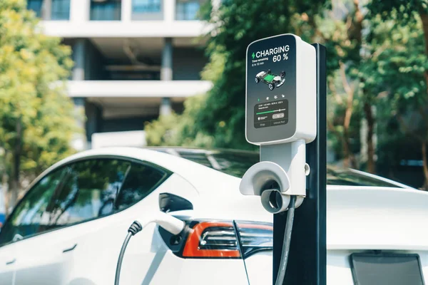 Electric Car Charging Green Sustainable City Outdoor Garden Summer Urban — Stock Photo, Image