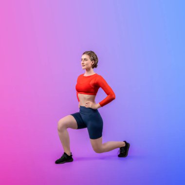 Vücut uzunluğunun tamamı atletik ve sportif kadınlar tarafından izole edilmiş arka planda sağlıklı ve meditasyon egzersizi yaparken çekildi. Sağlıklı aktif ve vücut bakımı yaşam tarzı