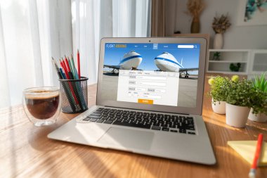 Online uçuş rezervasyon sitesi mod rezervasyon sistemi sağlar. Seyahat teknolojisi kavramı .