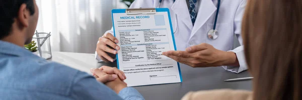 Doctor Show Medical Diagnosis Report Providing Compassionate Healthcare Consultation Young — Stock Photo, Image