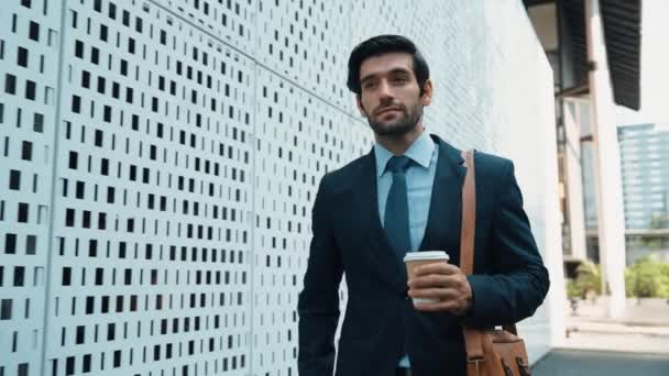 Homme Affaires Répond Téléphone Parle Investissement Des Entreprises Happy Manager — Video