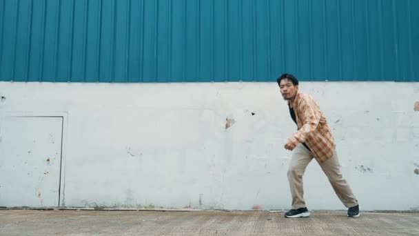 Latynoski Zabawny Choreograf Tańczący Stylu Hip Hopu Młoda Tancerka Okazji — Wideo stockowe