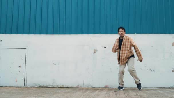 Латиноамерикано Смешной Хореограф Танцующий Стиле Хип Хоп Молодой Счастливый Брейк — стоковое видео