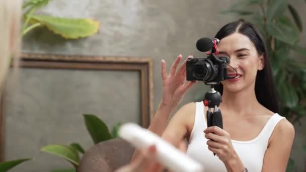 Dva Krásné Tvůrce Obsahu Dělat Přírodní Krásu Kosmetické Tutoriál Zelené — Stock video