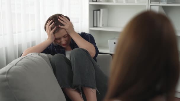 Traurige Ptbs Patientin Therapie Für Psychische Gesundheit Mit Psychologen Depressionen — Stockvideo