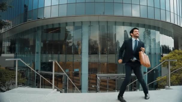 Profi Üzletember Táncol Hogy Megünnepelje Sikeres Miközben Próbálja Megőrizni Hűvös — Stock videók