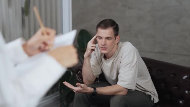 Psykologisk Konsultation Får Förbättring Mentala Problem Ung Patient Som Gör — Stockvideo