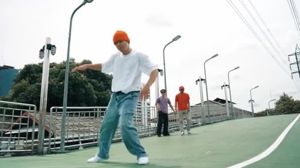 Professional Hipster Walking While Doing Freeze Pose Bridge Break Dancer — Stock Video