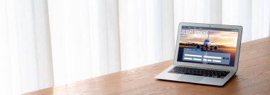 Online uçuş rezervasyon sitesi mod rezervasyon sistemi sağlar. Seyahat teknolojisi kavramı .
