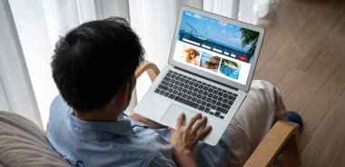 Model arama ve seyahat planlama için internet sitesi uçuş, otel ve tur rezervasyonları için anlaşma ve paket sunuyor